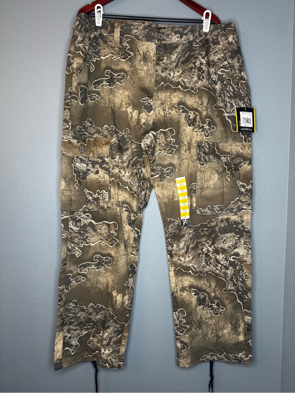 Realtree Escape Camo Cargo Pants Men’s XL 40-42 NWT Hunting Drawstring Hem